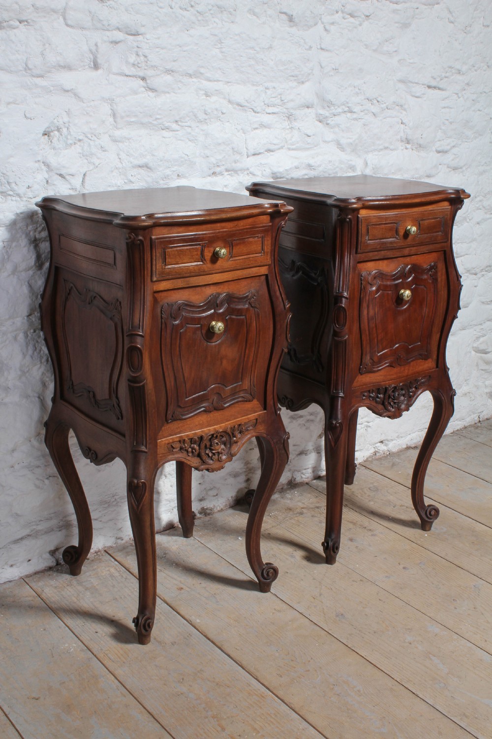 Solid walnut  Rococo kingsize bed with bedsides View X