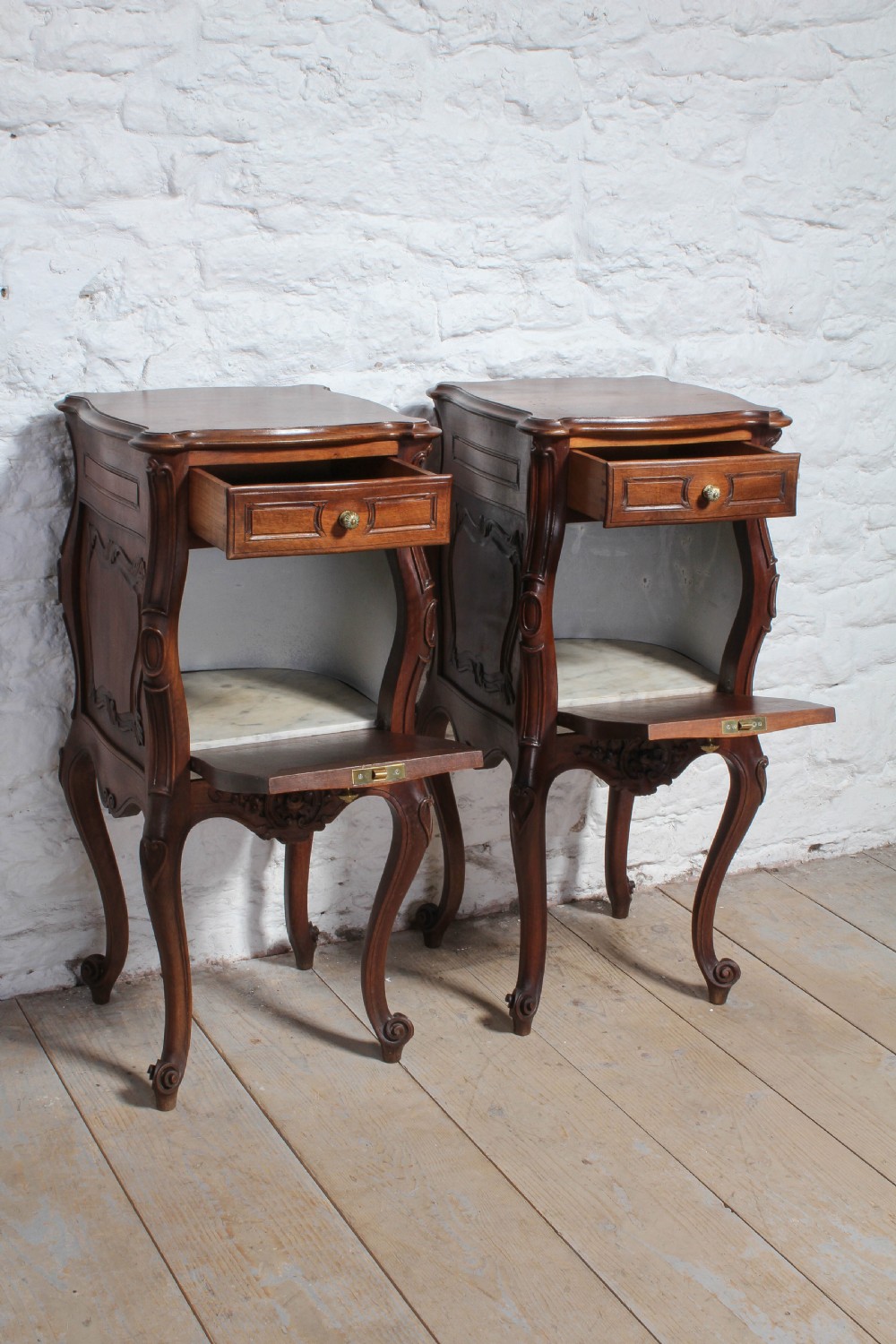 Solid walnut  Rococo kingsize bed with bedsides View XI