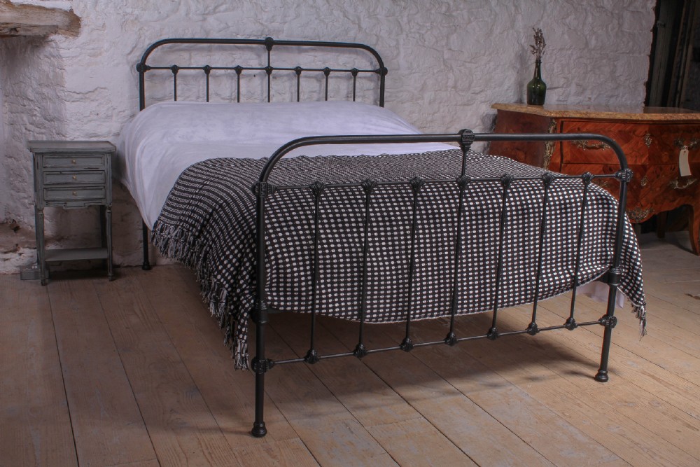 Lovely simple Victorian fashionable all iron double bed