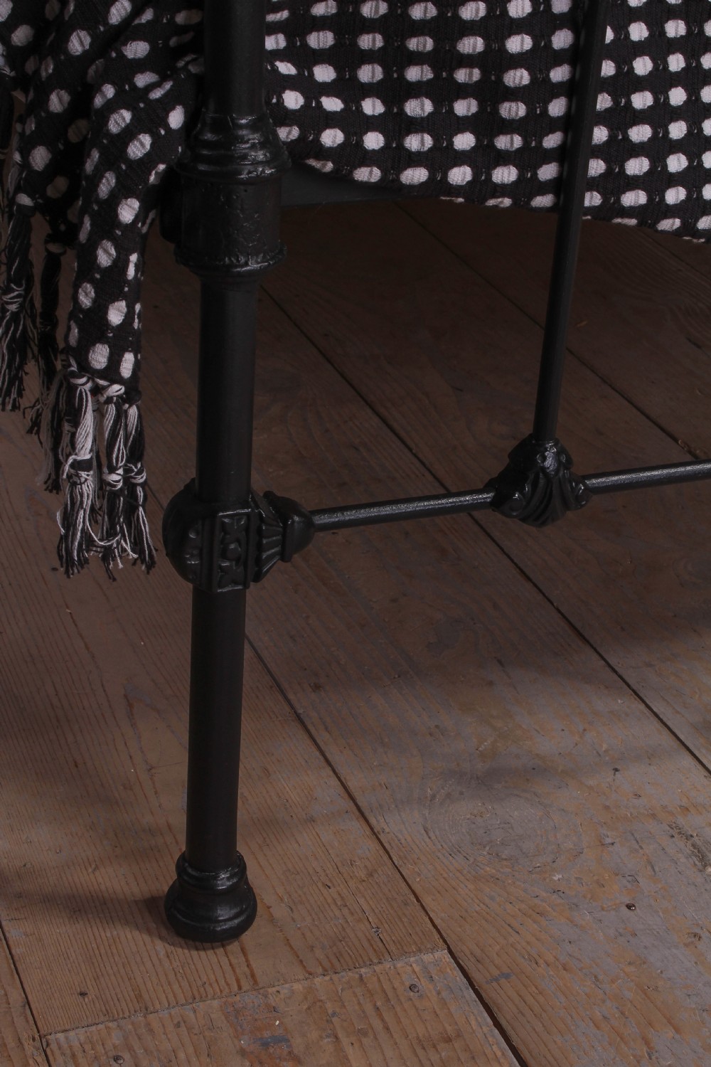 Lovely simple Victorian fashionable all iron double bed View V