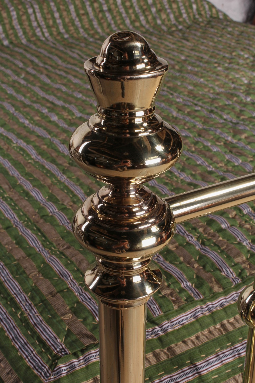 Fabulous quality Victorian king size all brass bed by Hoskins and Sewell, View II