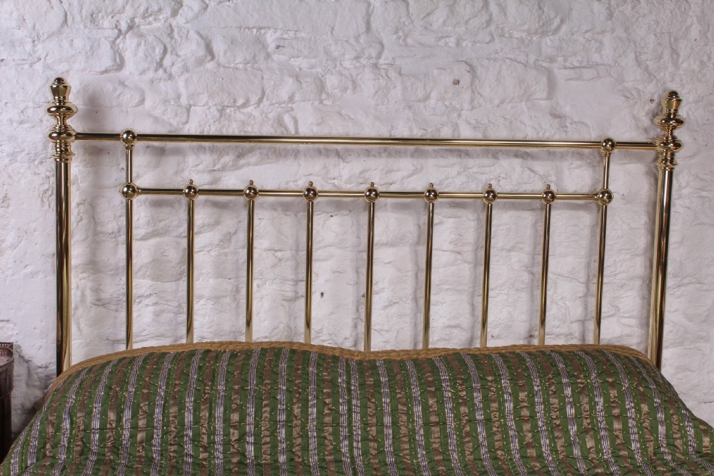 Fabulous quality Victorian king size all brass bed by Hoskins and Sewell, View VI