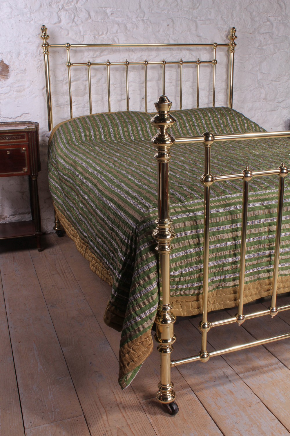Fabulous quality Victorian king size all brass bed by Hoskins and Sewell, View VII
