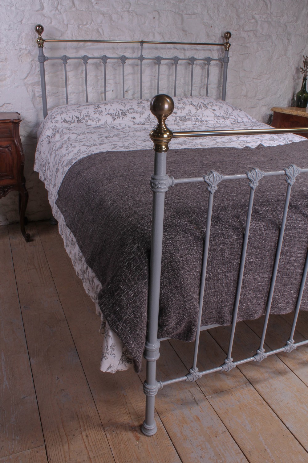 King size Classic Victorian grey and brass bed View VII