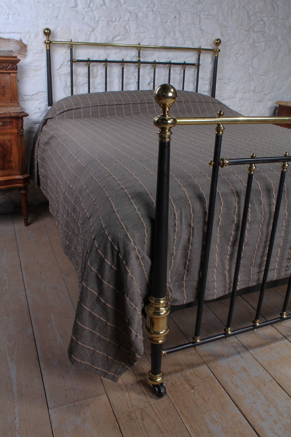 Beautiful Heals Black and brass king size bed View VII