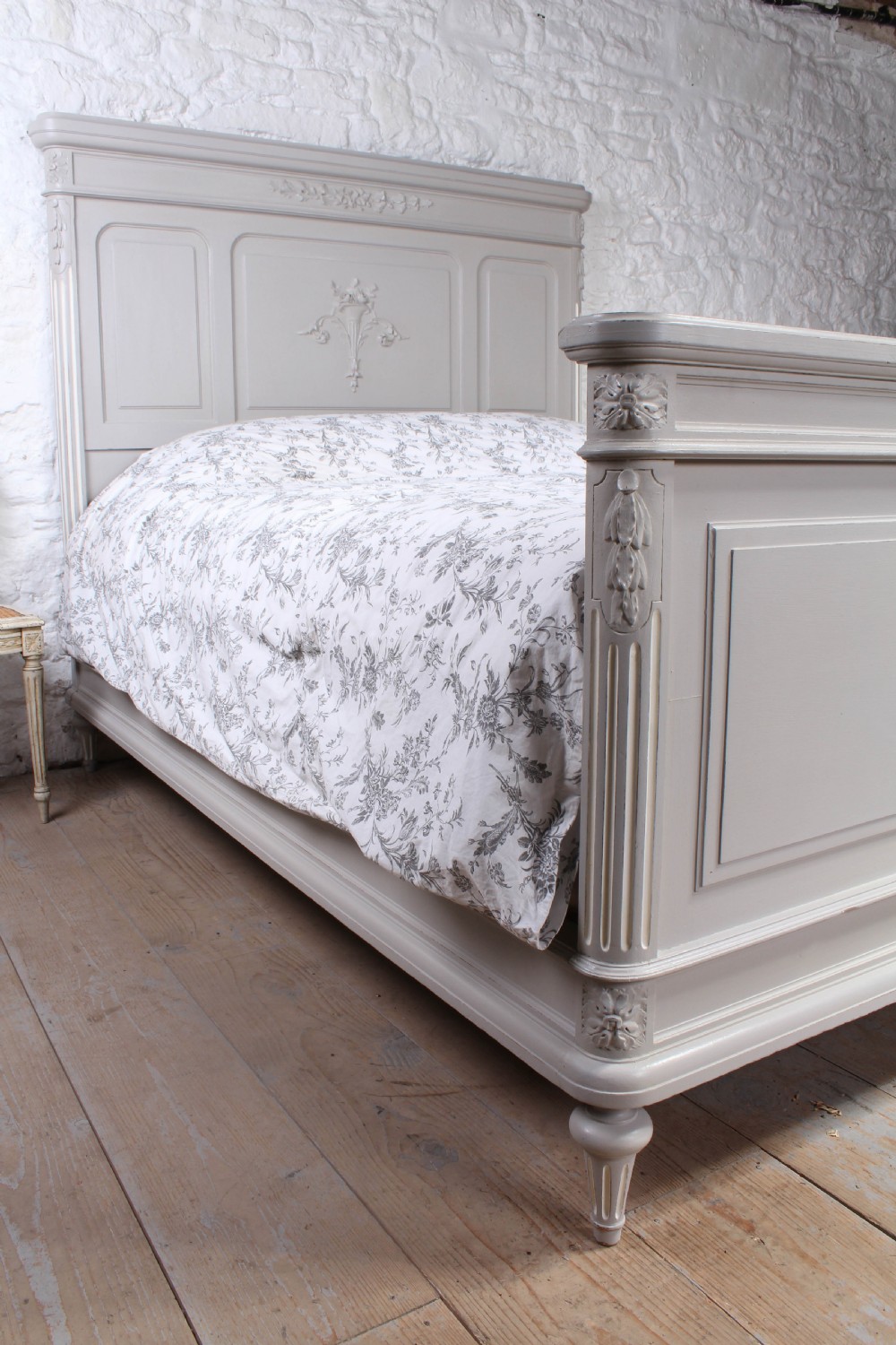 Attractive European Kingsize French painted bed View IV