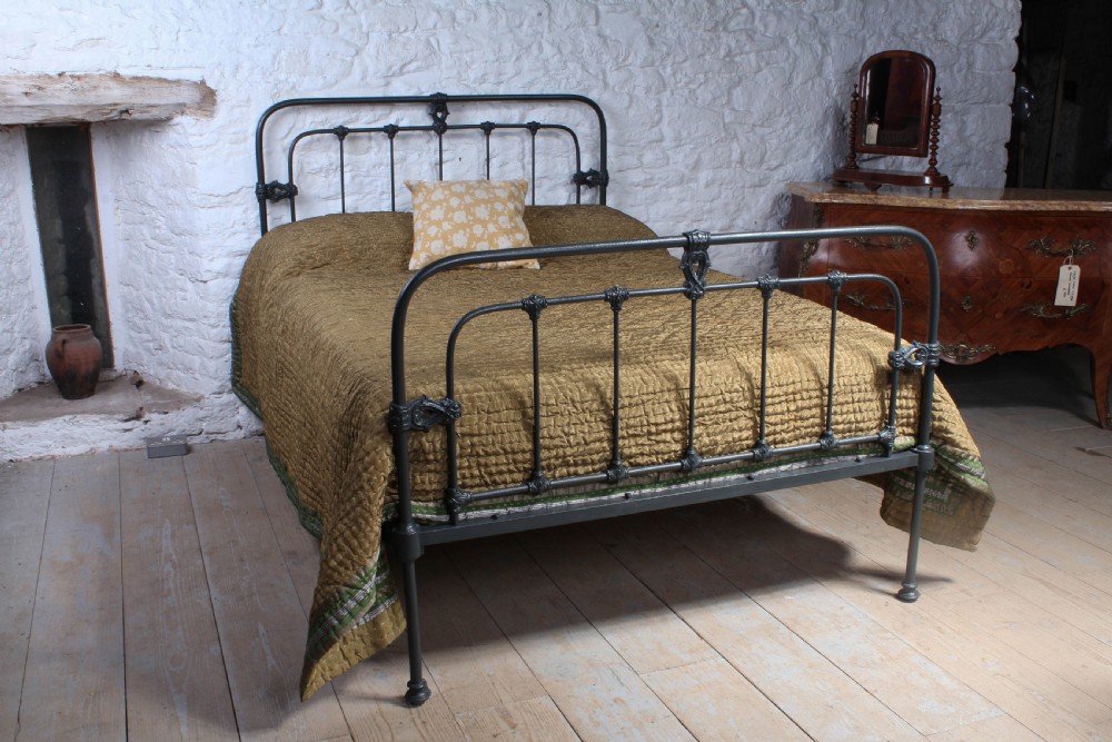 Fashionably simple double all iron bed