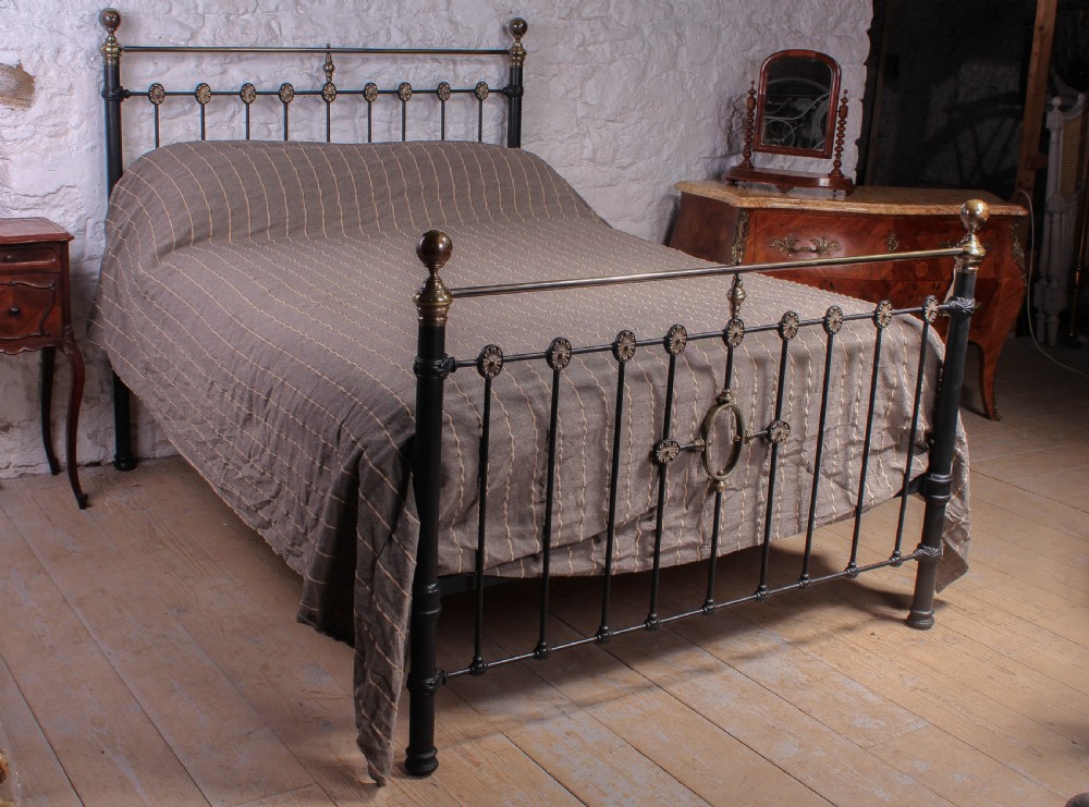 Beautiful individual classic Victorian black and brass 5Ft king size bed