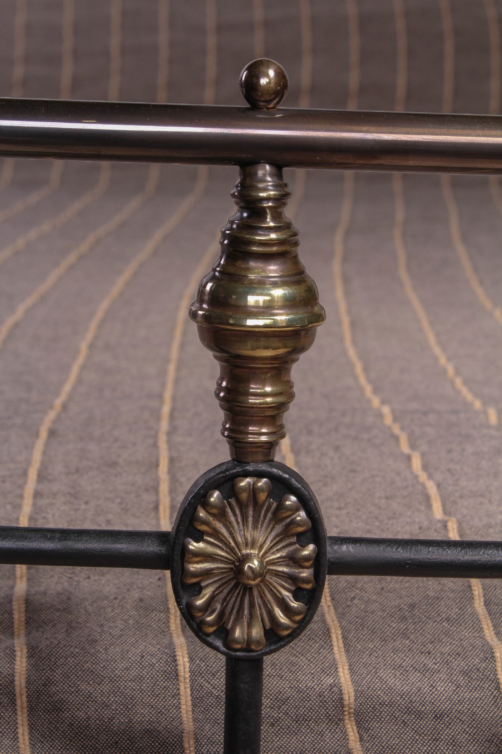 Beautiful individual classic Victorian black and brass 5Ft king size bed View IV