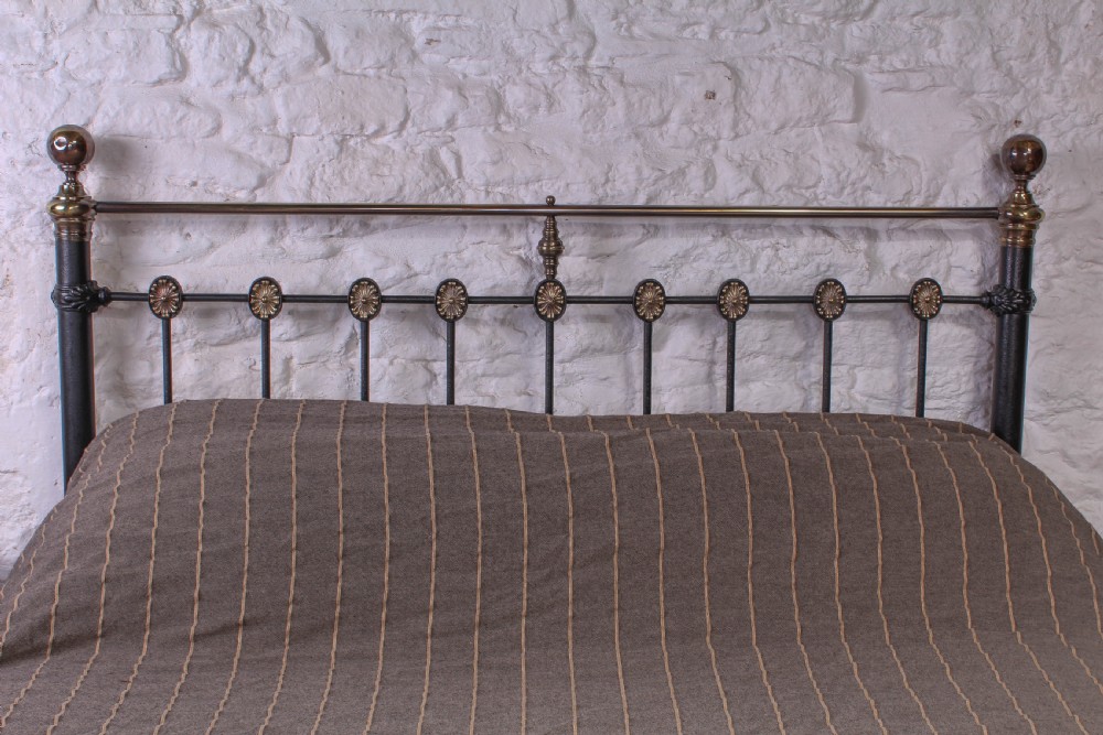 Beautiful individual classic Victorian black and brass 5Ft king size bed View VI