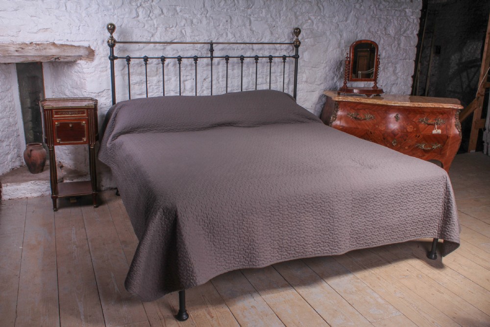 Super king size 6Ft classic Victorian no end bed