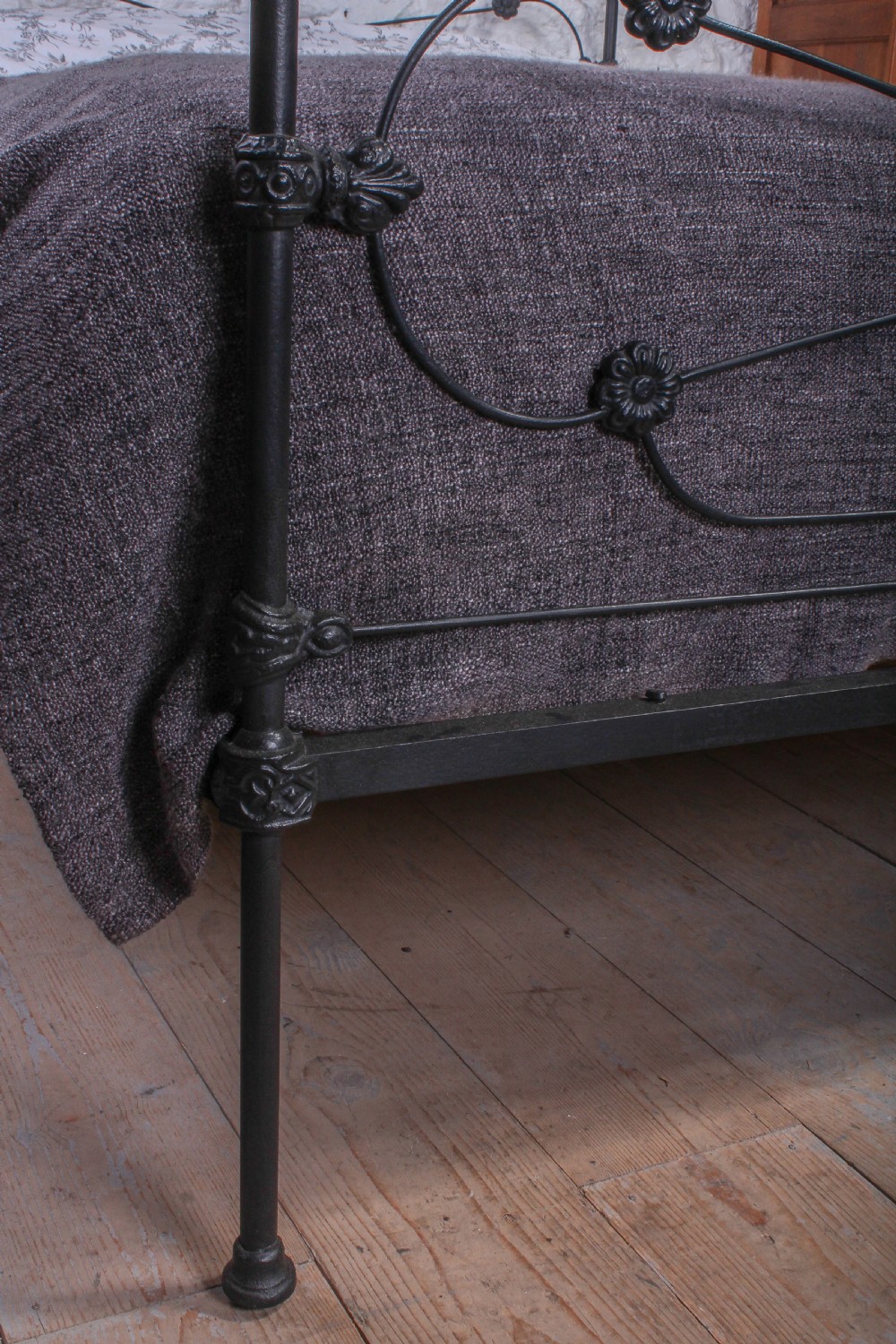 Lovely Irish cottage style 5Ft all iron king size bed View III