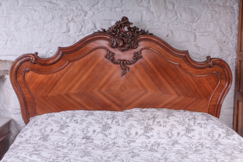 Beautiful king size Louis XV style bed View VII