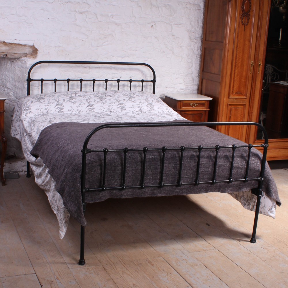 Fashionably simple all iron black double bed