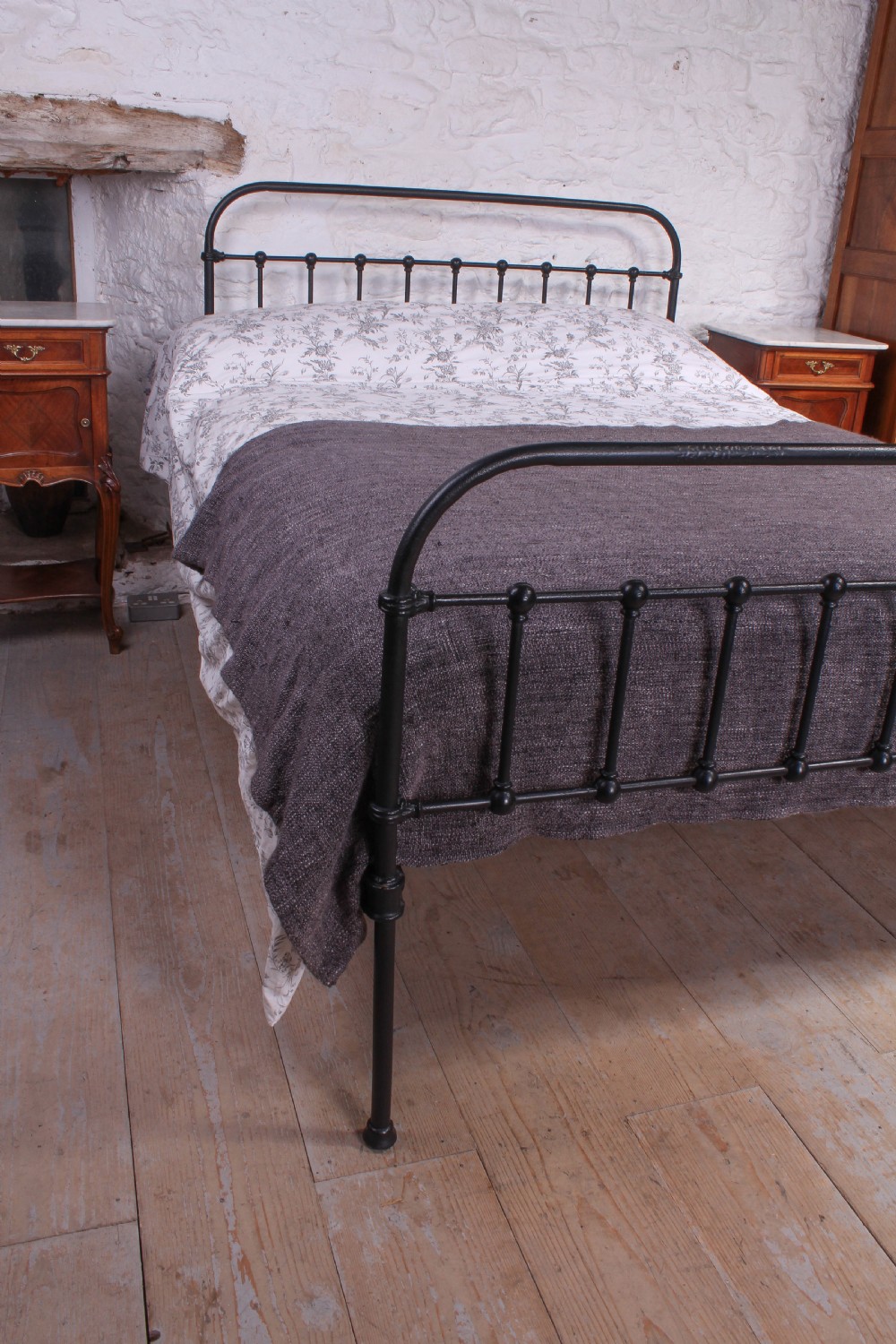 Fashionably simple all iron black double bed View IV