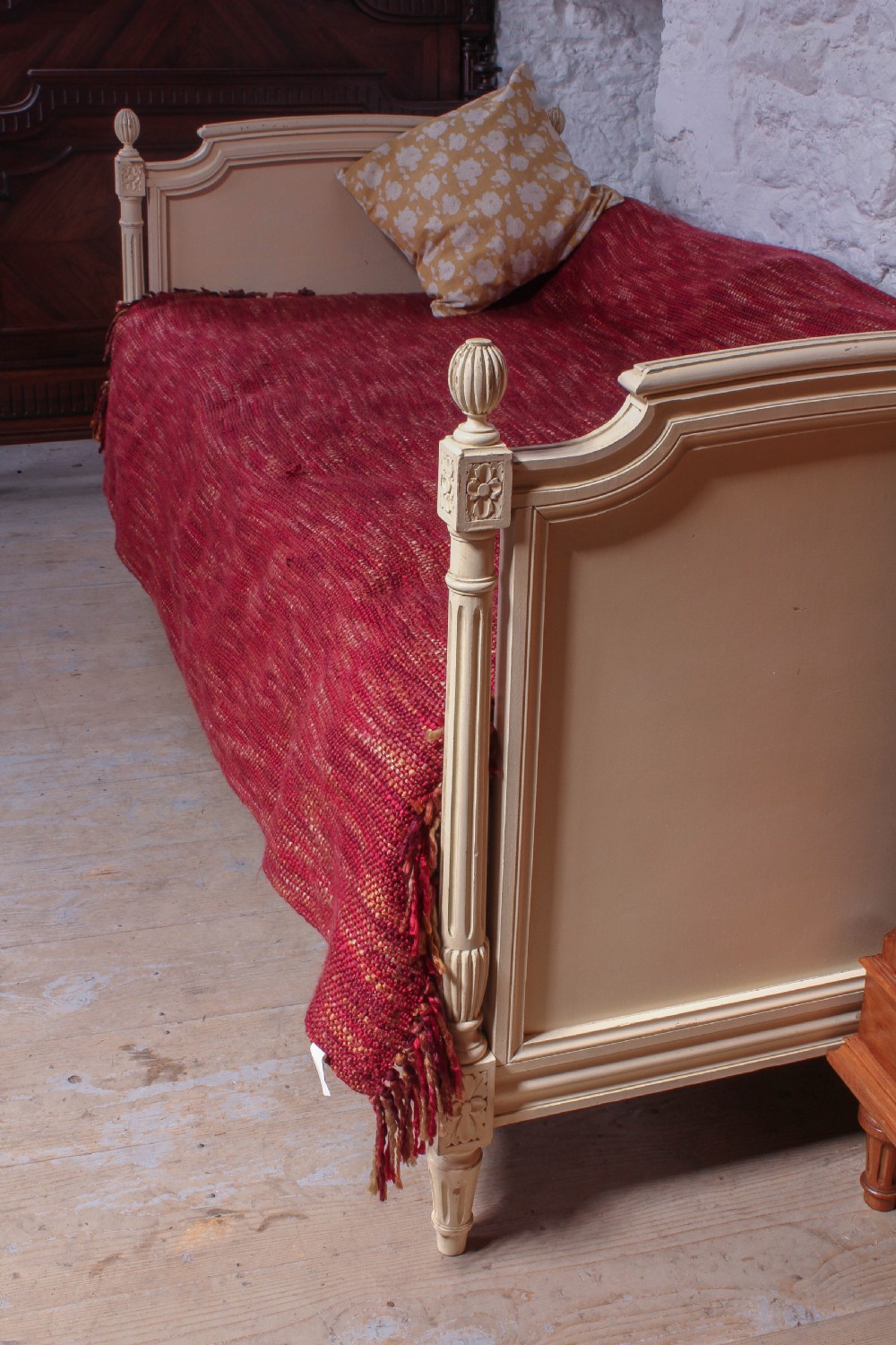 Pretty original painted French day bed with base View VI