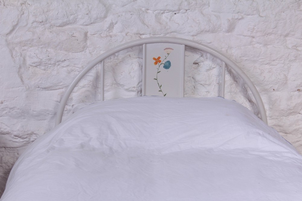 Pretty simple painted  iron single bed  View IV