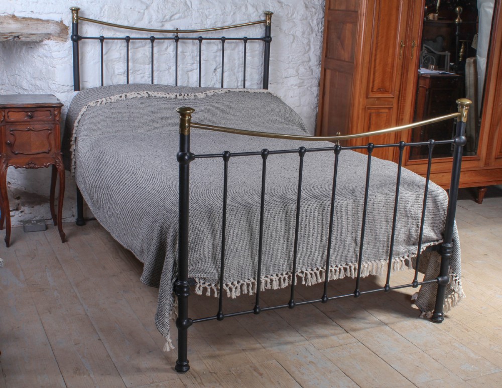 Attractive Edwardian dip rail brass and iron double bed 