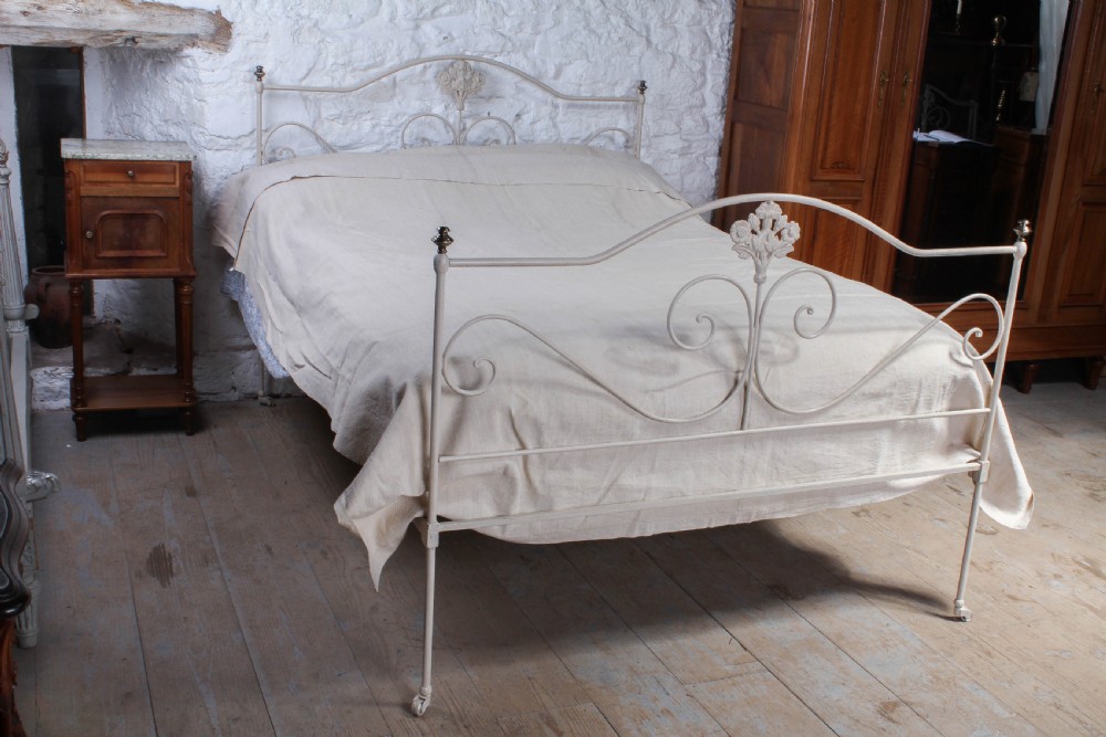 Pretty forged iron double bed