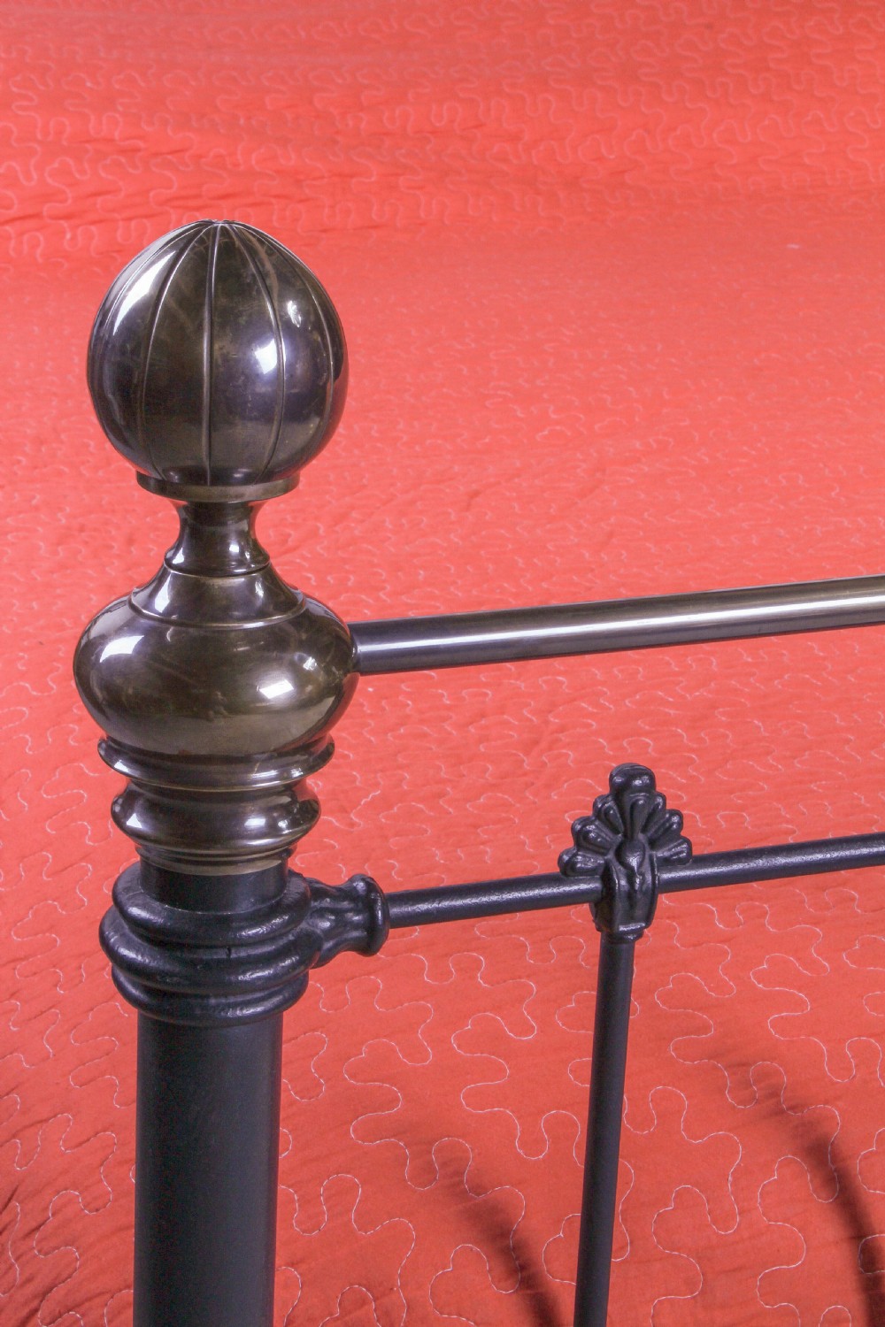 Handsome classic Victorian 6Ft super king size bed View IV
