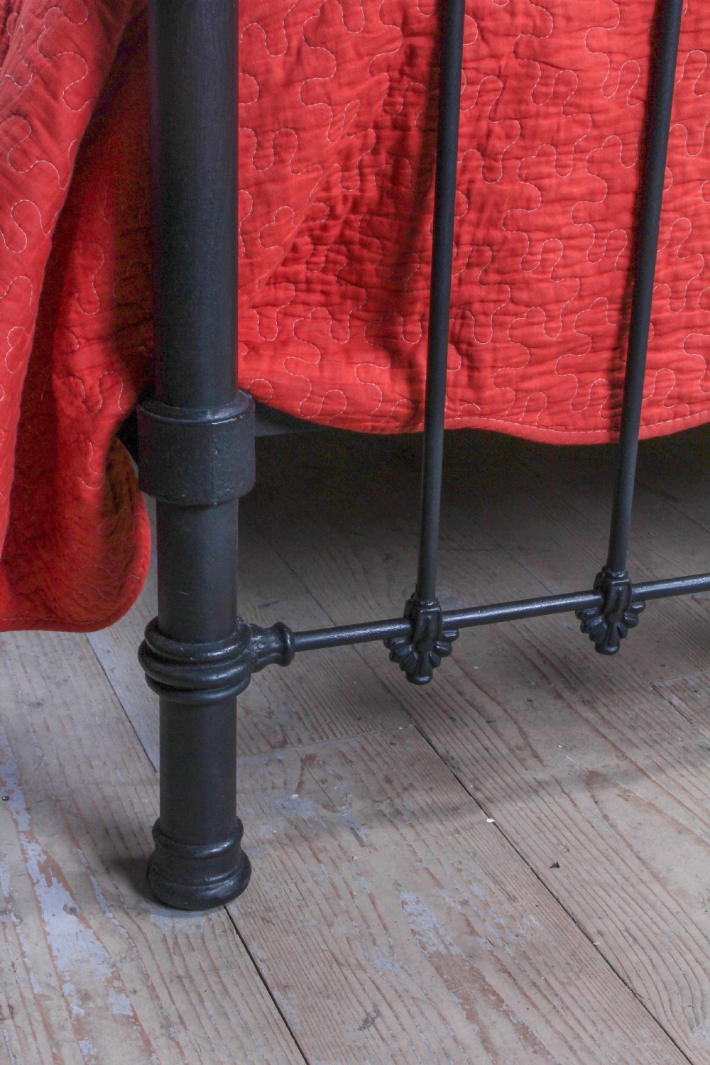 Handsome classic Victorian 6Ft super king size bed View V