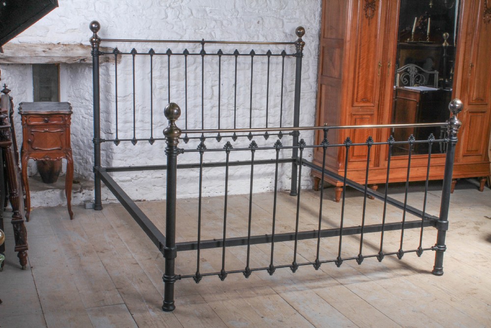 Handsome classic Victorian 6Ft super king size bed View VII
