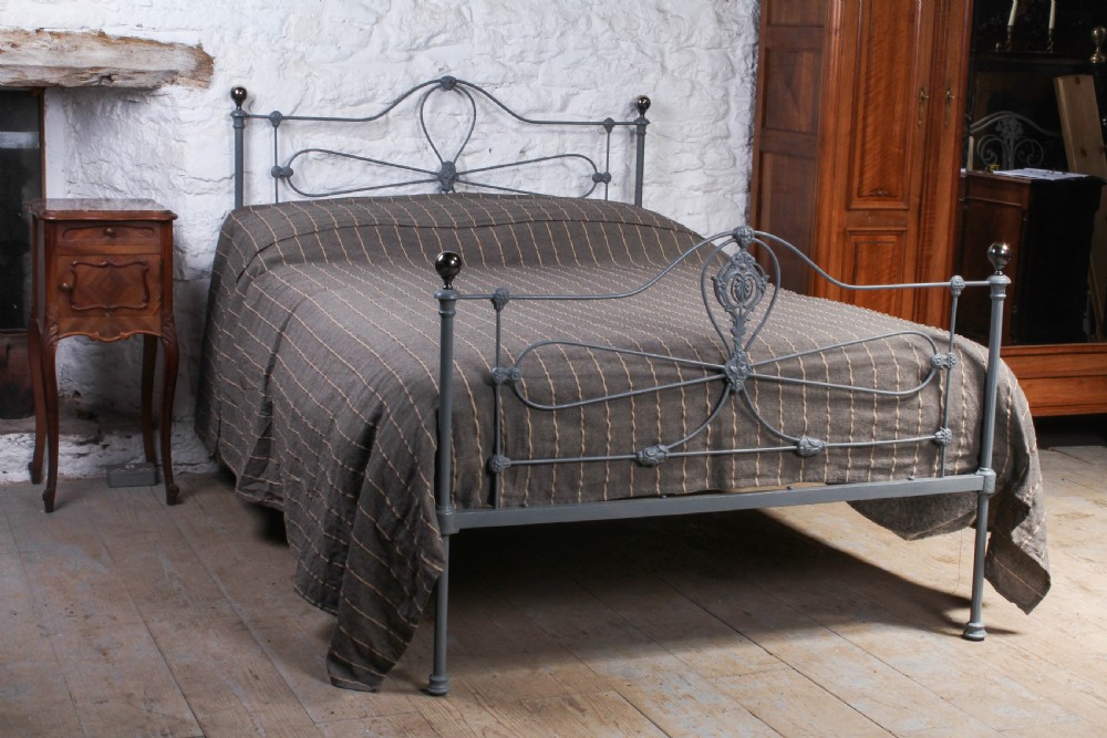 Pretty early Victorian double brass and iron bed