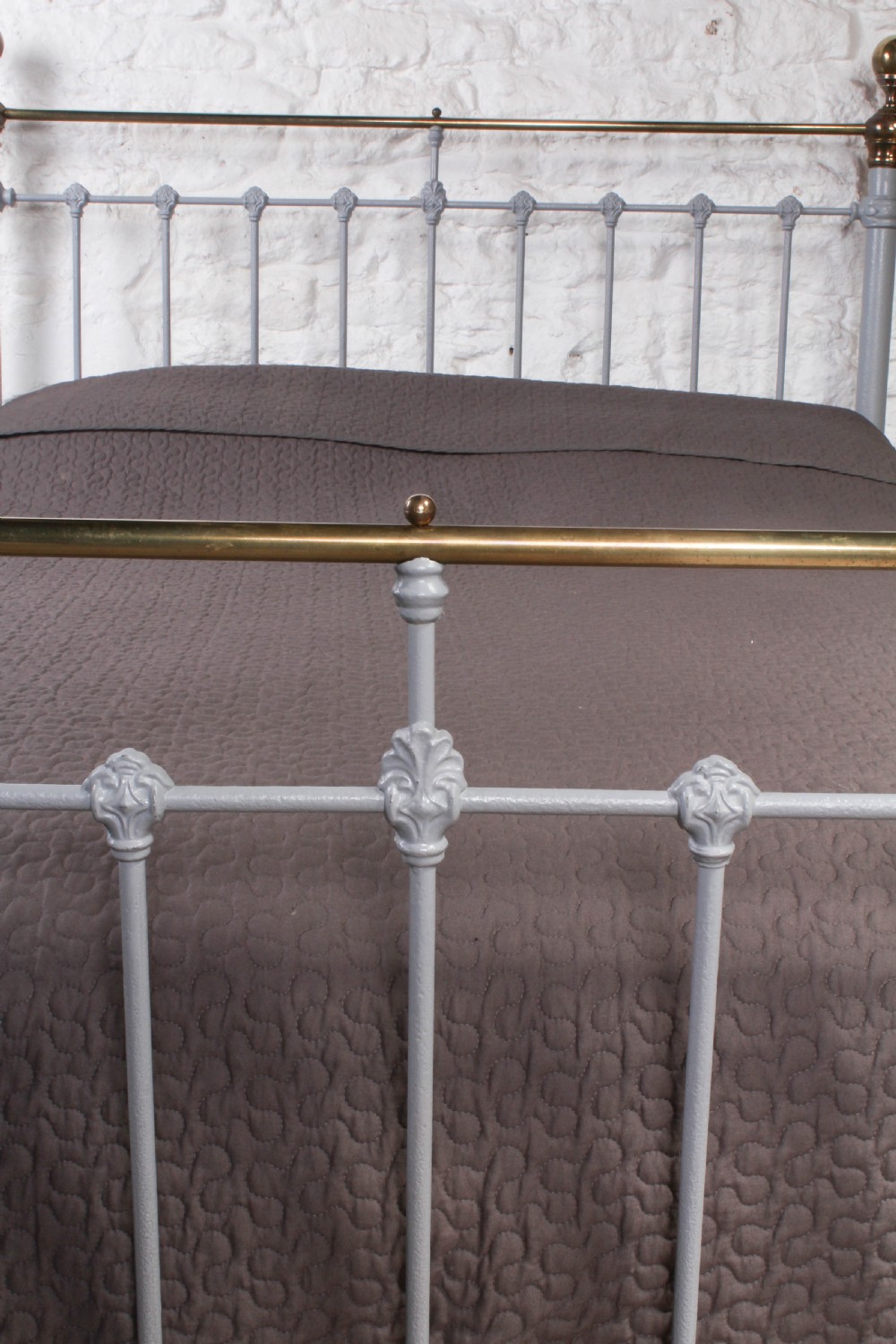 Classic Victorian brass and 5Ft iron king size bed View IV