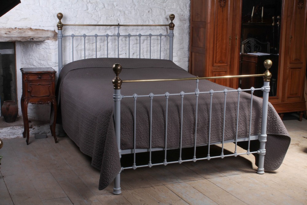 Classic Victorian brass and 5Ft iron king size bed View VIII