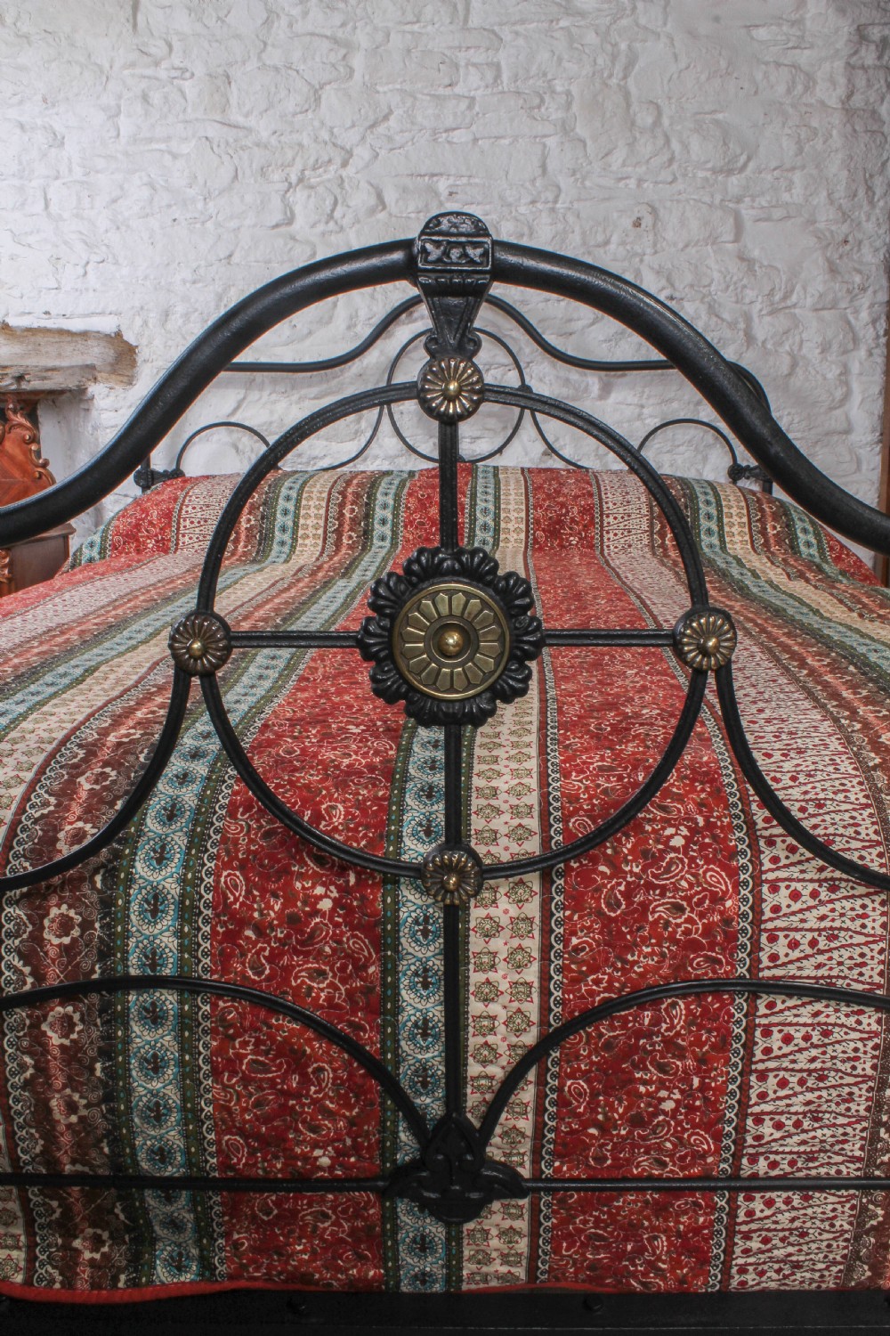Lovely early Victorian iron and brass 5Ftking size bed View VII