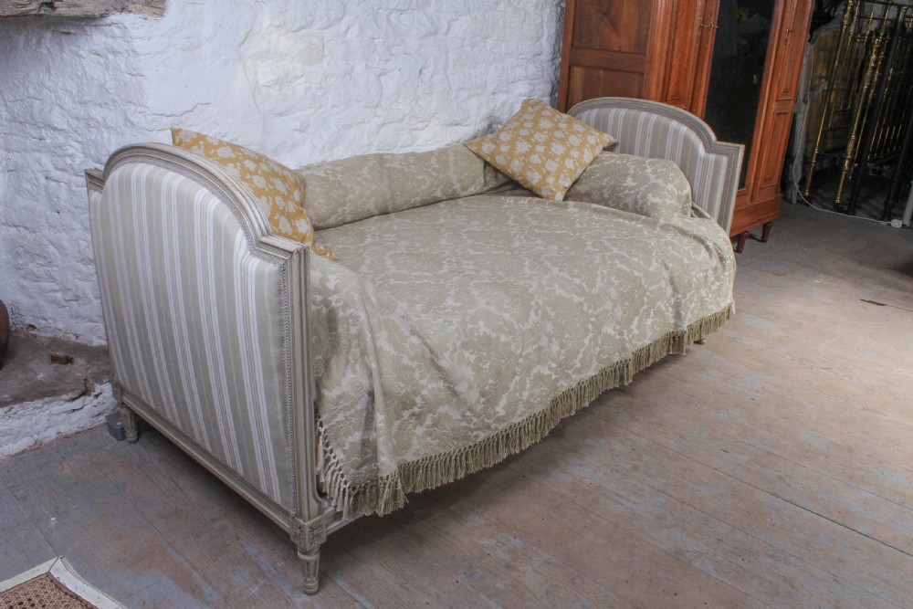 Very attractive French upholstered day bed View III