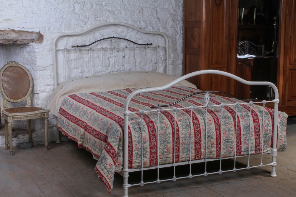 Lovely French 5Ft king size iron and brass bed 