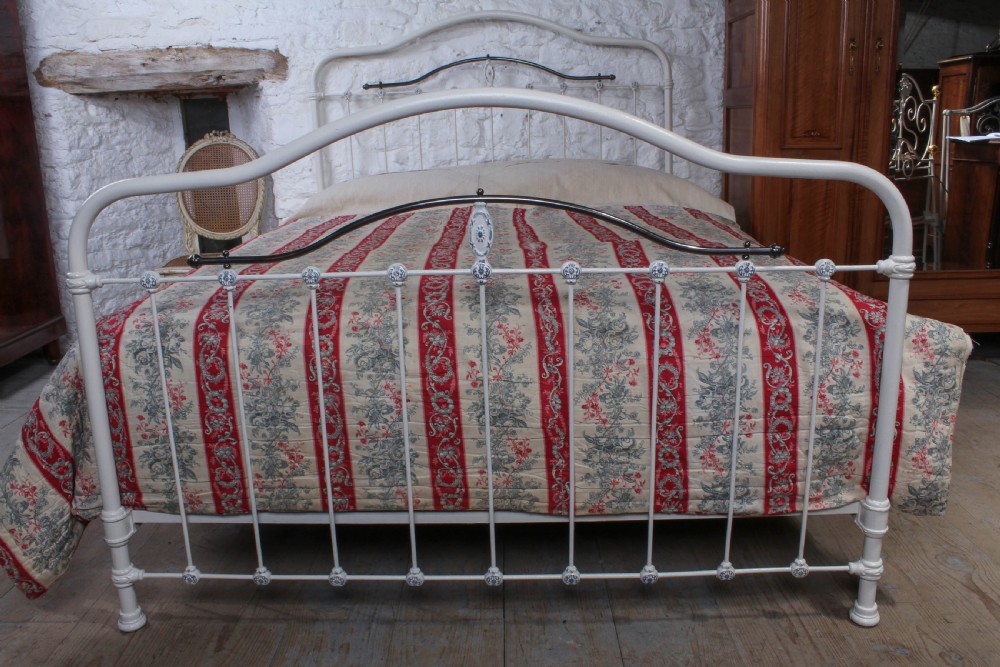 Lovely French 5Ft king size iron and brass bed  View IV
