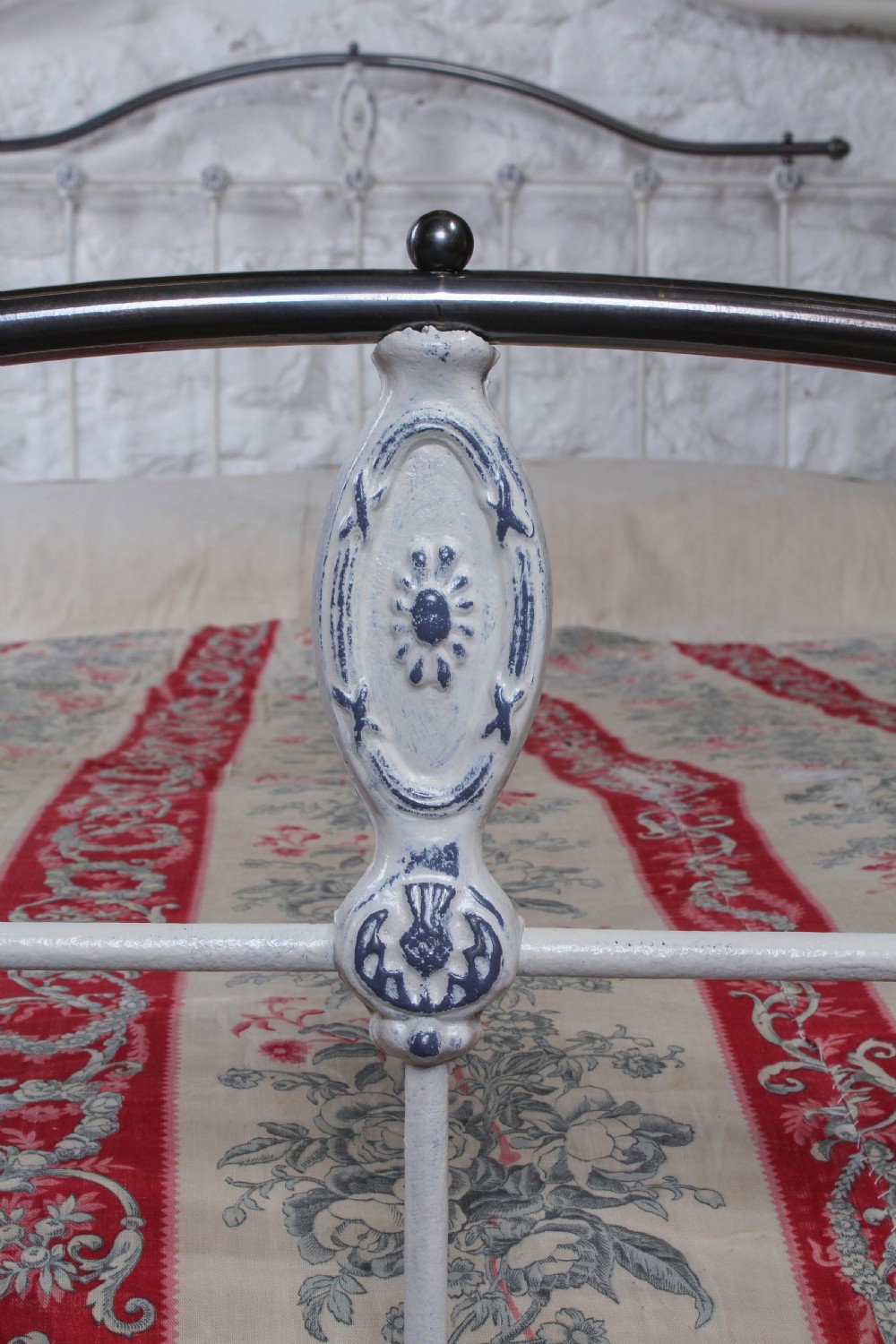 Lovely French 5Ft king size iron and brass bed  View VI