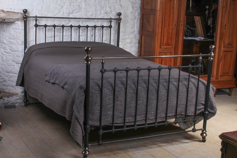 Individual Classic Victorian king size brass and iron bed