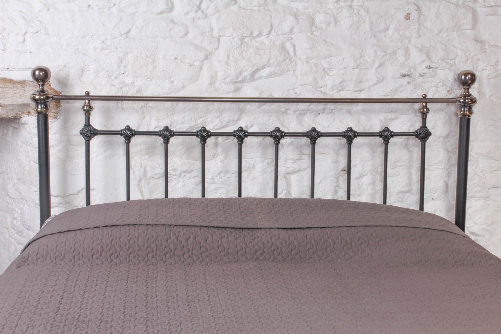 Individual Classic Victorian king size brass and iron bed View IV