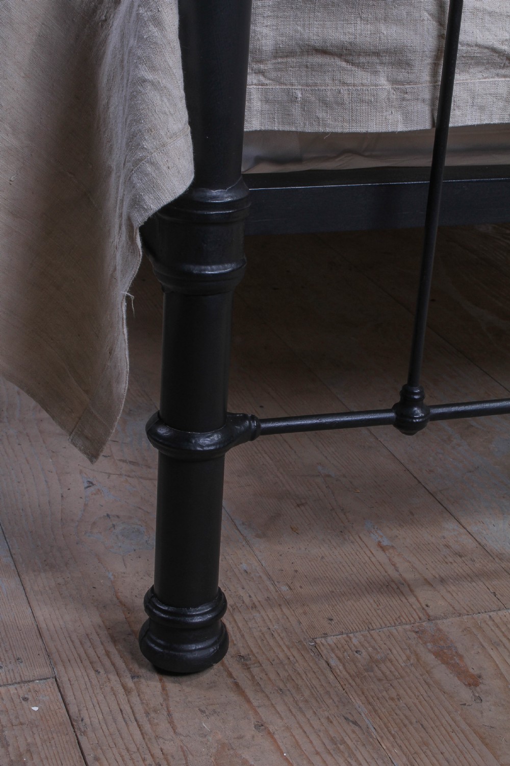 Classic Edwardian dip rail double bed View III