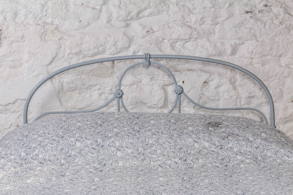 Pretty All iron queen size Irish bed View III
