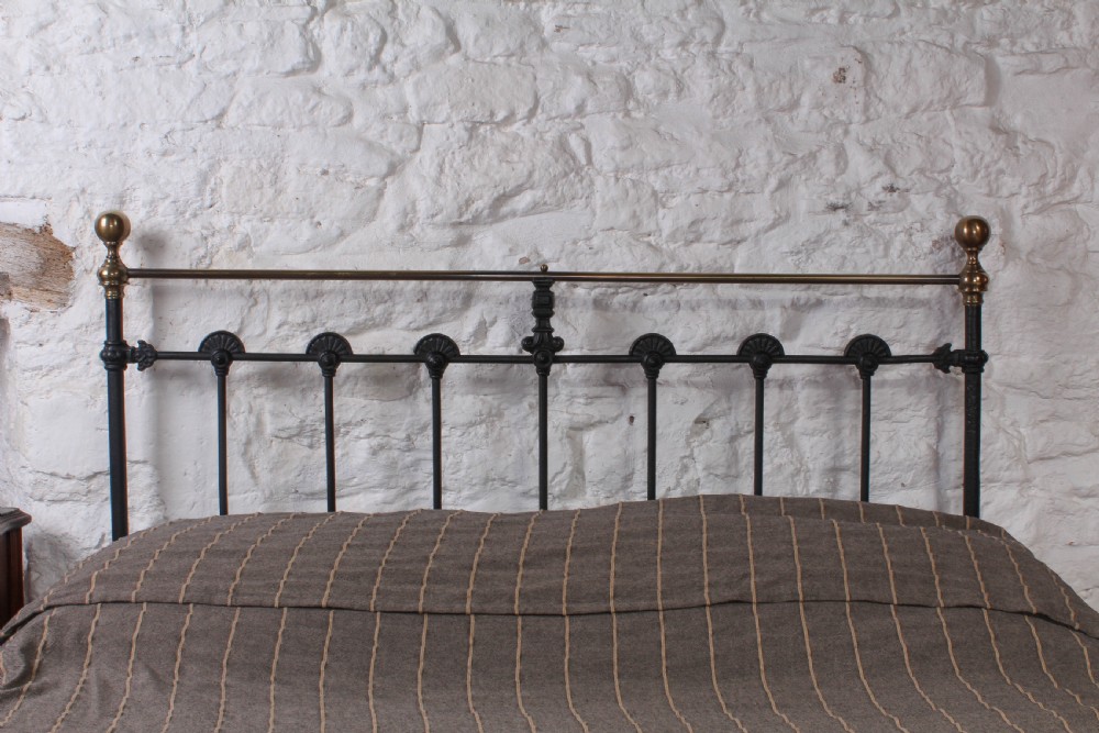 Individual Classic Victorian double bed View IV
