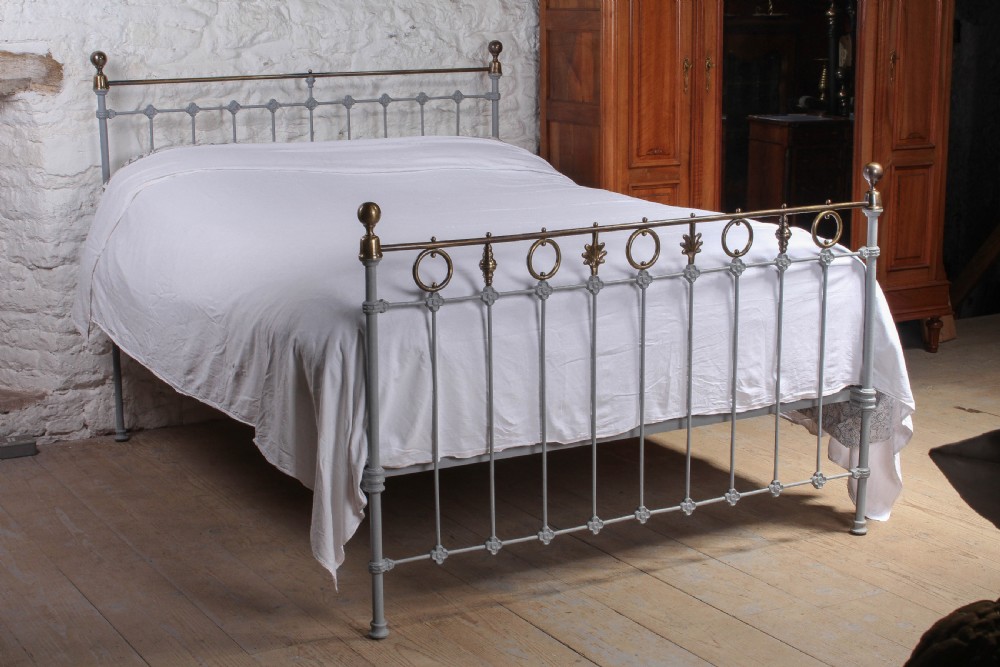 Lovely French 5Ft king size brass and iron bed 