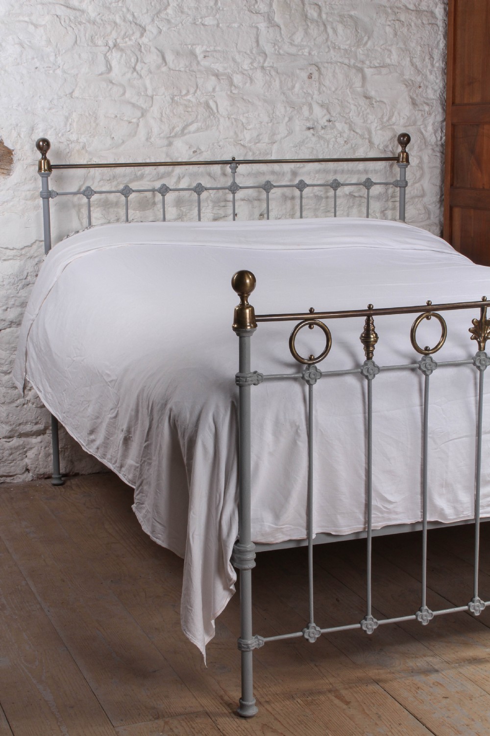 Lovely French 5Ft king size brass and iron bed  View VIII