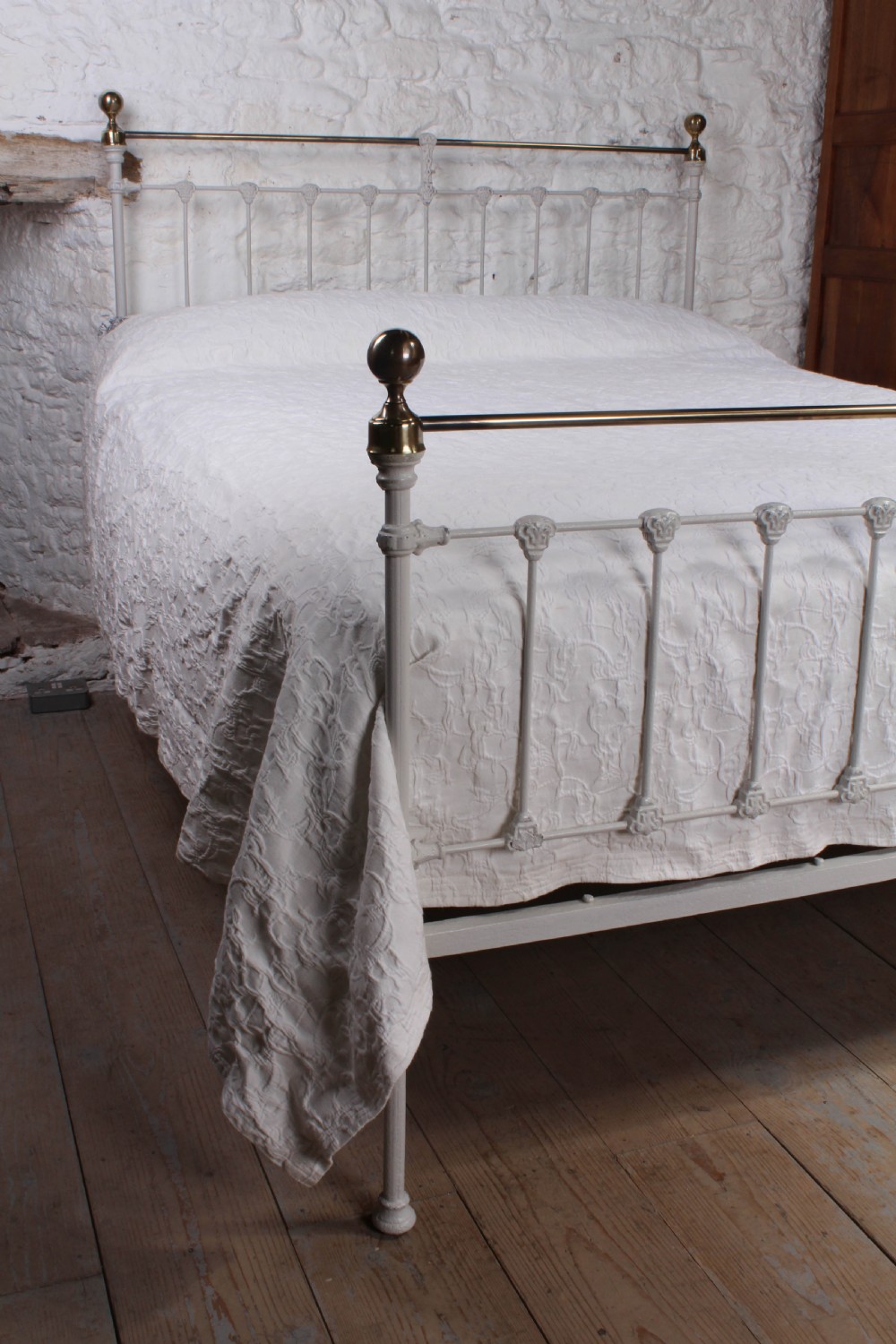 Classic Victorian 5Ft brass and iron king size  View IV