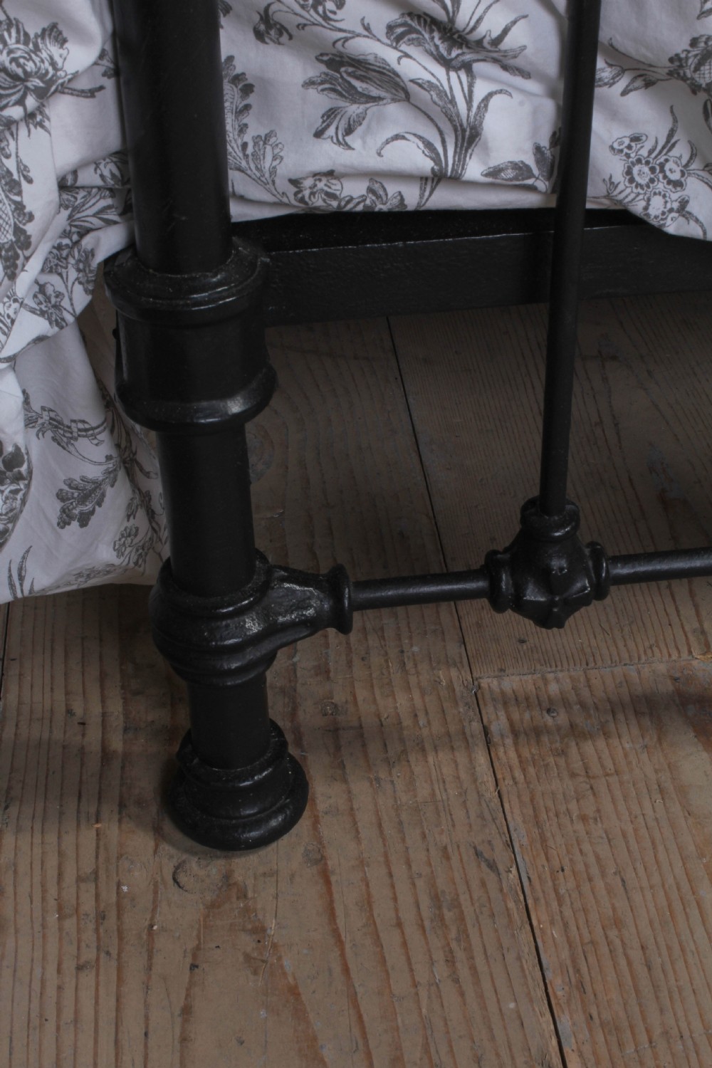 Simple French all iron king size bed View V