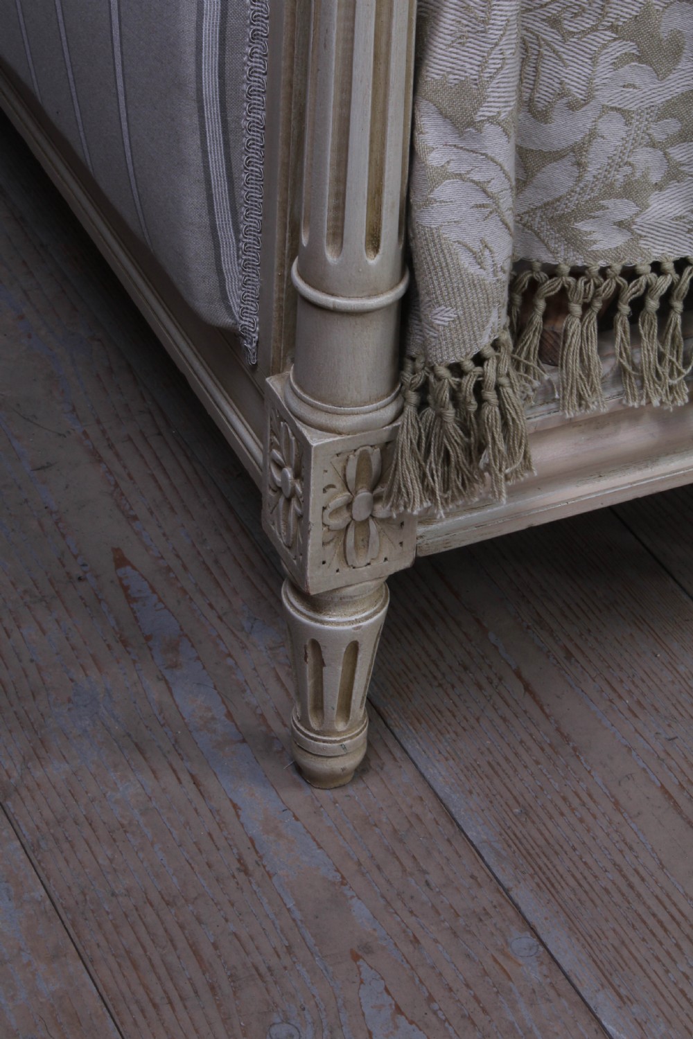 Lovely newly upholstered painted French day bed View VI