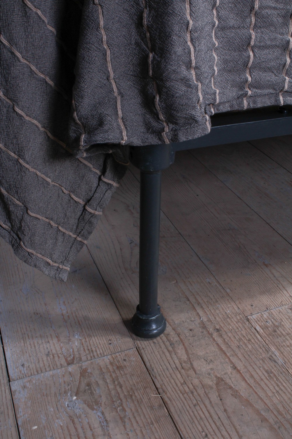 Pleasingly simple all iron king size no end bed View II