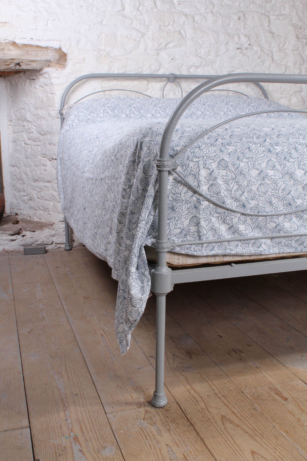 Nice all iron Victorian Irish king size bed View III