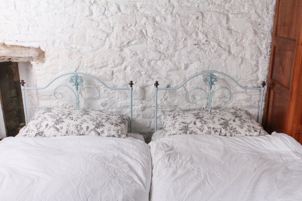 Pretty pair of forged iron no end single beds (can be joined) View III
