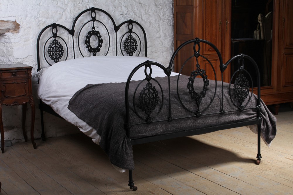 Beautiful early Victorian all iron three hoop double bed