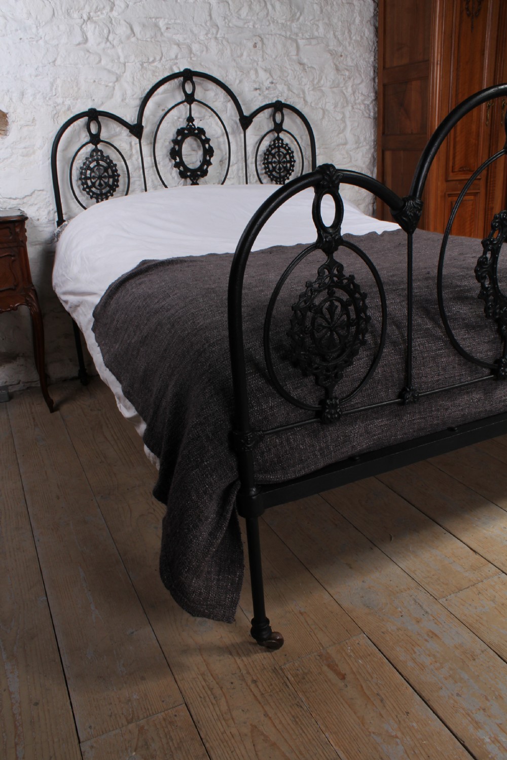 Beautiful early Victorian all iron three hoop double bed View VI