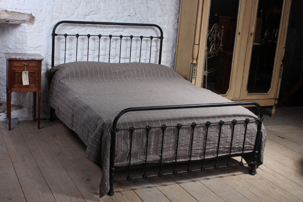 Fashionably simple French all iron king size bed 